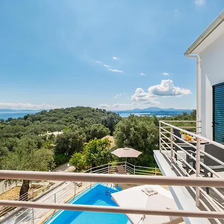 Villa Elli Epavlis Private Pool Starlink Wifi Near Barbati Ipsos